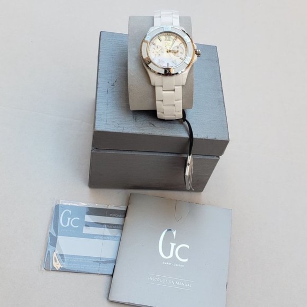 New GUESS COLLECTION White Sapphire Crystal Watch - Picture 6 of 9